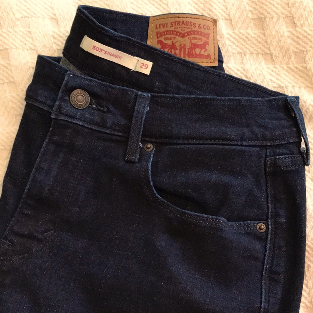Levi’s 505 straight leg deep indigo jean size 29.